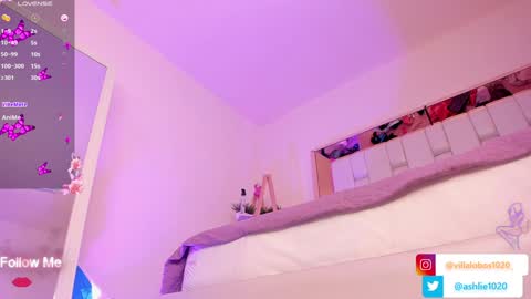 Mia Villalobos online show from 12.21.24