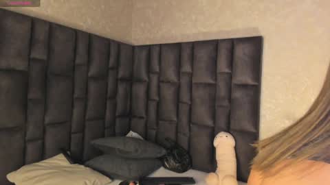 Mia Villalobos online show from 12.24.24