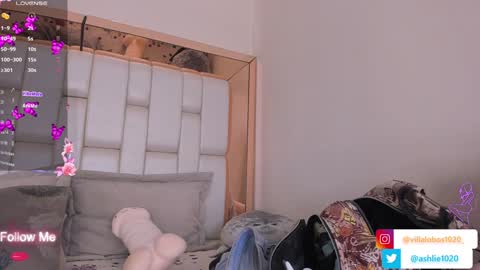 Mia Villalobos online show from 12.27.24