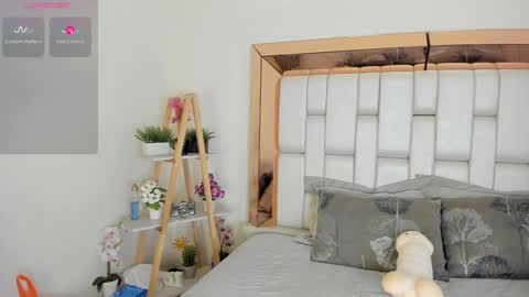 Mia Villalobos online show from 12.31.24