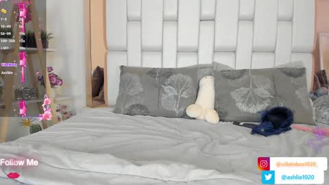 Mia Villalobos online show from 01.04.25