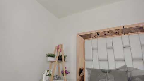 Mia Villalobos online show from 01.15.25