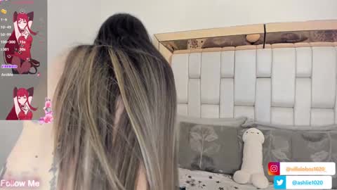 Mia Villalobos online show from 01.30.25