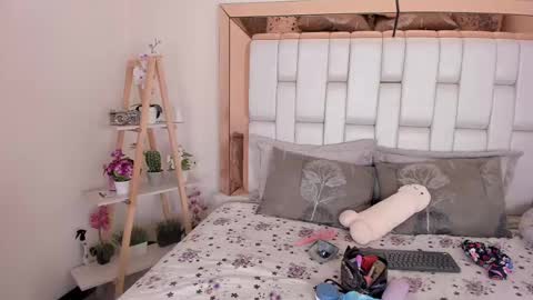 Mia Villalobos online show from 02.11.25