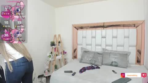 Mia Villalobos online show from 09.21.25