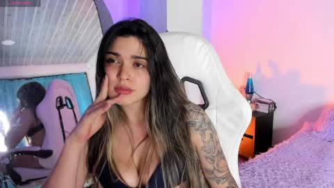 Snapshot of miavillalobos_ chatting on 05.12.26 Mia Villalobos online show from 05.12.26