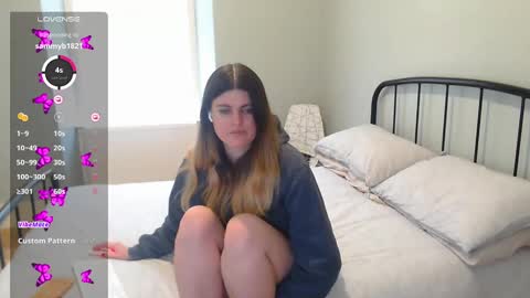 Snapshot of miawallace__ chatting on 02.19.25 Mia online show from 02.19.25