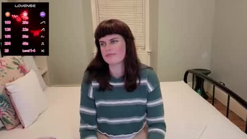 Snapshot of miawallace__ chatting on 11.30.25 Mia online show from 11.30.25