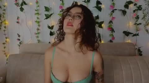 Mia Winx  online show from 09.12.25