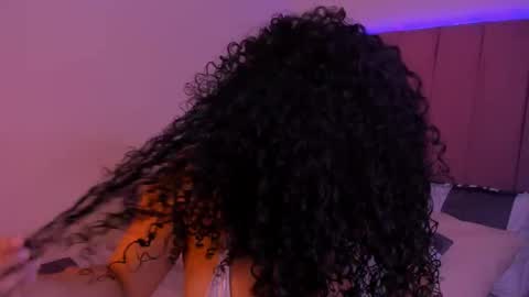 Snapshot of miawoderfull chatting on 11.10.25 Mia online show from 11.10.25