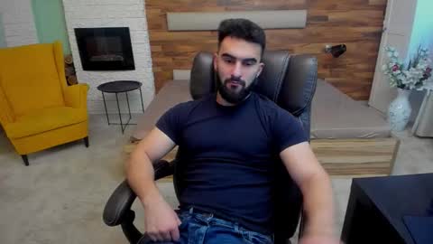 Snapshot of micahlane chatting on 11.12.25 MicahLane online show from 11.12.25