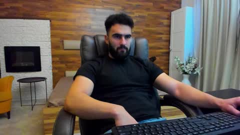 Snapshot of micahlane chatting on 11.27.25 MicahLane online show from 11.27.25