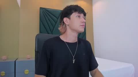 Snapshot of michaeel_blue chatting on 12.17.25 Michael online show from 12.17.25