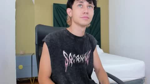 Snapshot of michaeel_blue chatting on 12.18.25 Michael online show from 12.18.25