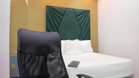 Snapshot of michaeel_blue chatting on 12.21.25 Michael online show from 12.21.25