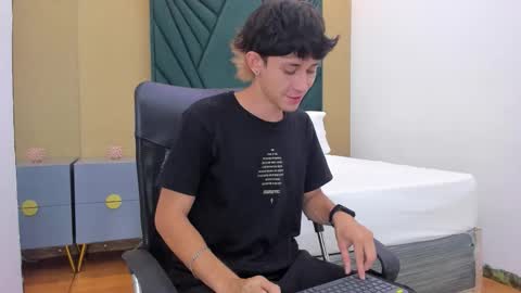 Snapshot of michaeel_blue chatting on 12.22.25 Michael online show from 12.22.25