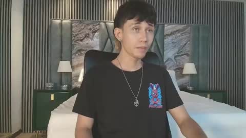 Snapshot of michaeel_blue chatting on 01.06.26 Michael online show from 01.06.26