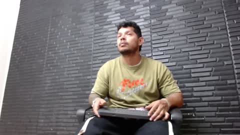 Snapshot of michael_daviss1 chatting on 02.06.25 Michael Daviss online show from 02.06.25