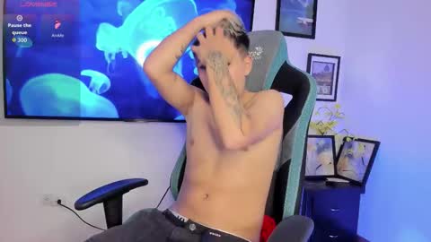 Snapshot of michael_lopez_1 chatting on 09.14.25 michael_lopez_1 online show from 09.14.25