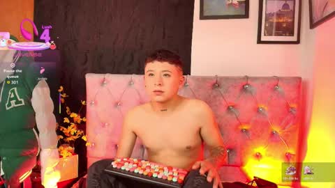 Snapshot of michael_lopez_1 chatting on 12.19.25 michael_lopez_1 online show from 12.19.25