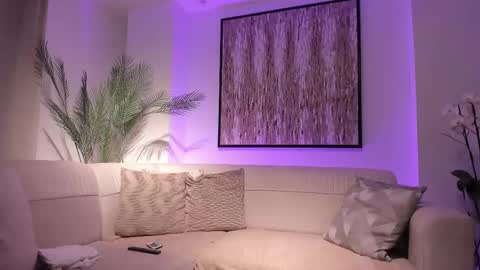 Michael Salens independent model online show from 03.09.25