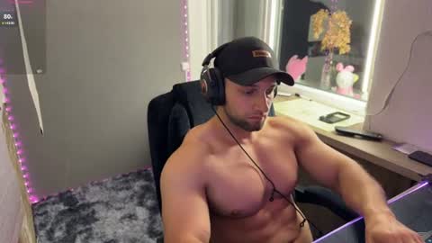 Snapshot of michaelbradley_for_u chatting on 07.28.26 michaelbradley_for_u online show from 07.28.26