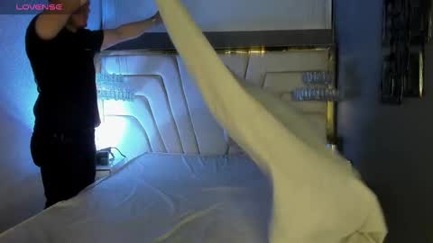 MichaelConnor  online show from 02.22.25