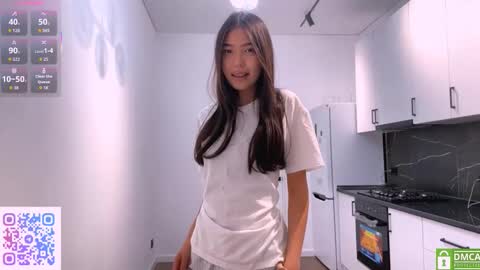 Snapshot of michalkandoll chatting on 12.18.25 Aidaxo online show from 12.18.25