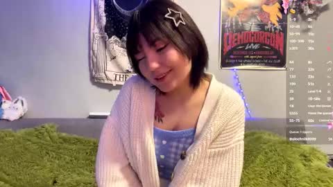 Snapshot of michelinahollenbach chatting on 12.21.25 Suki online show from 12.21.25