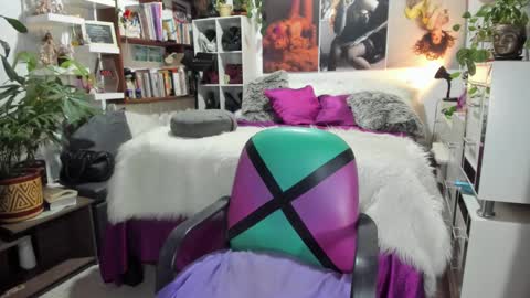 michelle apihel online show from 02.21.25