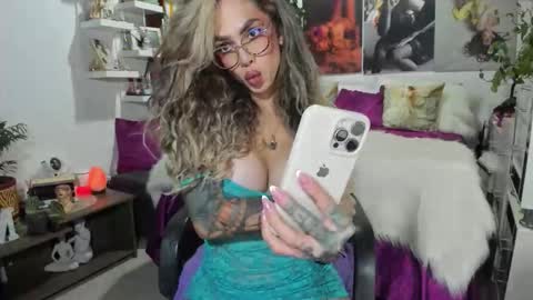 Snapshot of michelleapihel chatting on 03.27.26 michelle apihel online show from 03.27.26