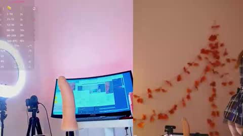 Snapshot of michelleblow chatting on 10.22.25 Michelle online show from 10.22.25