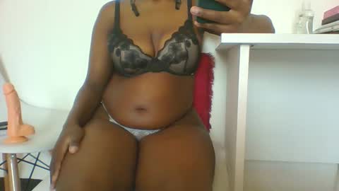 Snapshot of michellevice chatting on 10.20.25 michellevice online show from 10.20.25