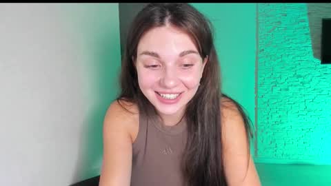 Snapshot of michelliibeautiful chatting on 09.23.25 Michellee online show from 09.23.25