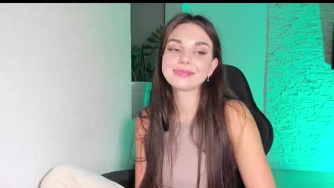 Snapshot of michelliibeautiful chatting on 10.08.25 Michellee online show from 10.08.25