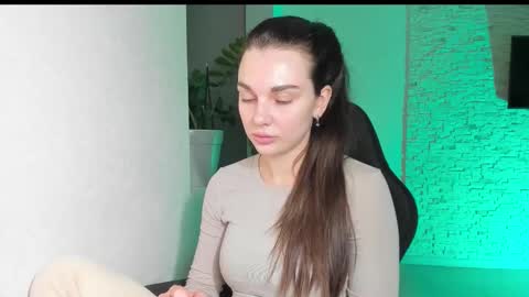 Snapshot of michelliibeautiful chatting on 10.14.25 Michellee online show from 10.14.25