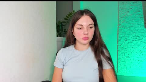 Snapshot of michelliibeautiful chatting on 11.04.25 Michellee online show from 11.04.25