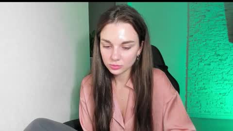 Snapshot of michelliibeautiful chatting on 11.13.25 Michellee online show from 11.13.25