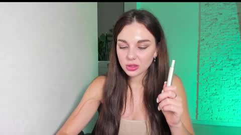 Snapshot of michelliibeautiful chatting on 11.15.25 Michellee online show from 11.15.25