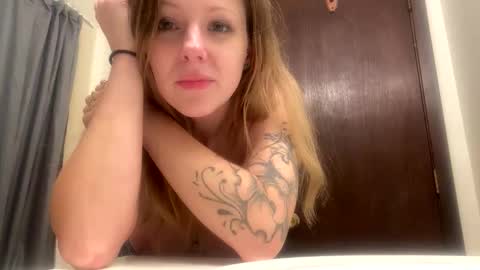 Snapshot of michiheartaaron503780 chatting on 11.04.25 michiheartaaron503780 online show from 11.04.25