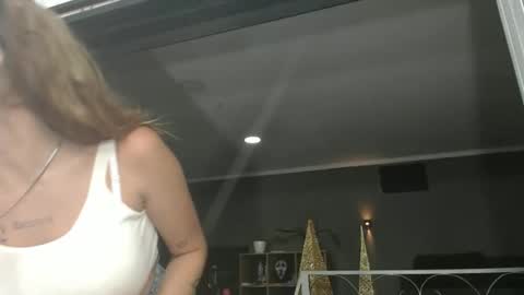 Snapshot of mickystrumia chatting on 12.16.25 mickystrumia online show from 12.16.25