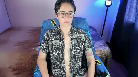 Snapshot of midnight07_ chatting on 11.17.25 Blue online show from 11.17.25