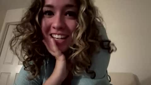 Snapshot of midnightlola chatting on 10.22.25 midnightlola online show from 10.22.25