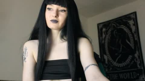 Snapshot of midnightsiren chatting on 05.17.26 midnightsiren online show from 05.17.26