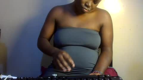 midnightt_curves online show from 07.01.26