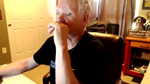 Snapshot of midwestdad09 chatting on 10.06.25 midwestdad09 online show from 10.06.25