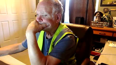 Snapshot of midwestdad09 chatting on 10.08.25 midwestdad09 online show from 10.08.25