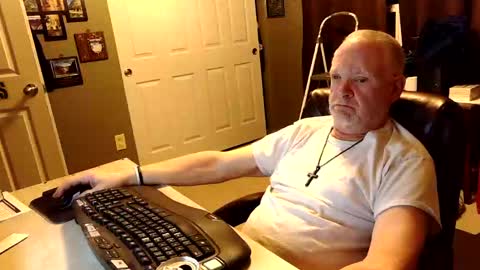 Snapshot of midwestdad09 chatting on 11.02.25 midwestdad09 online show from 11.02.25