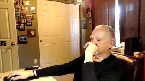 Snapshot of midwestdad09 chatting on 11.04.25 midwestdad09 online show from 11.04.25