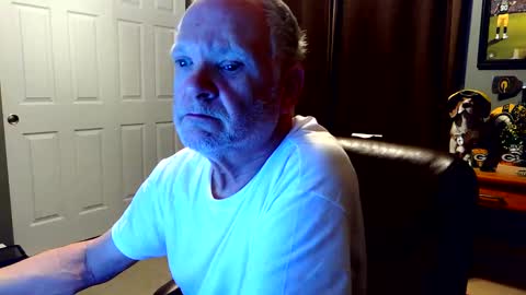 Snapshot of midwestdad09 chatting on 11.27.25 midwestdad09 online show from 11.27.25